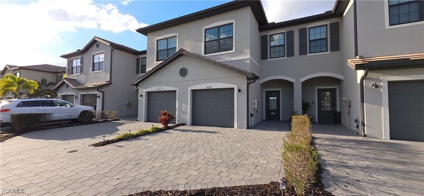 Beautifully maintained waterfront townhouse located in the - Beach Townhome/Townhouse for sale in Fort Myers, Florida on Beachhouse.com