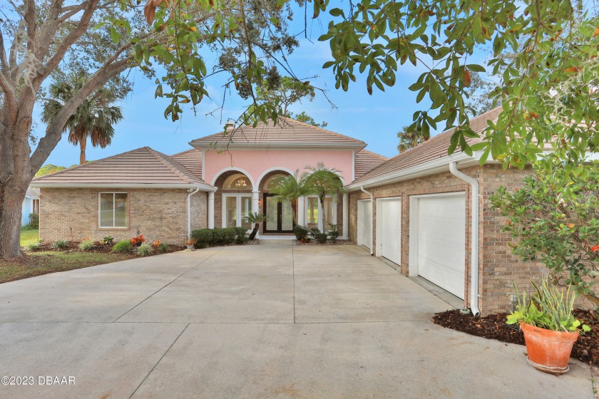 STUNNING 3 bedroom, 2.5 bath, 3 car garage home located in the - Beach Home for sale in Daytona Beach, Florida on Beachhouse.com