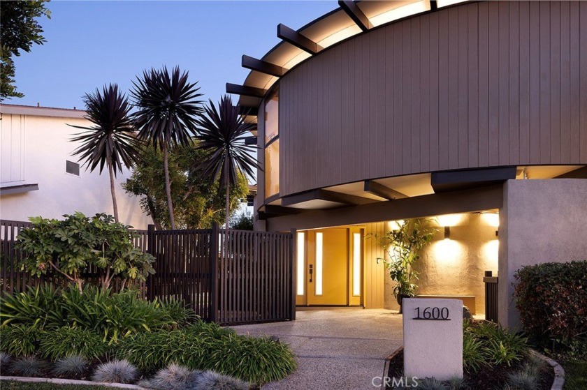 **Iconic Leon Meyer *King* of Round Houses in Seal Beach,CA**
 - Beach Home for sale in Seal Beach, California on Beachhouse.com