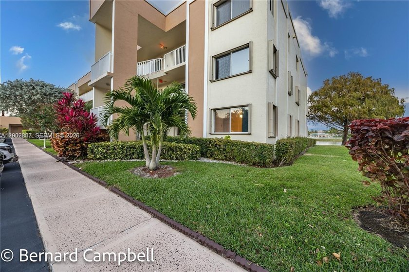 1st FLOOR CORNER UNIT in a newer building. Welcome to the Devon - Beach Condo for sale in Tamarac, Florida on Beachhouse.com