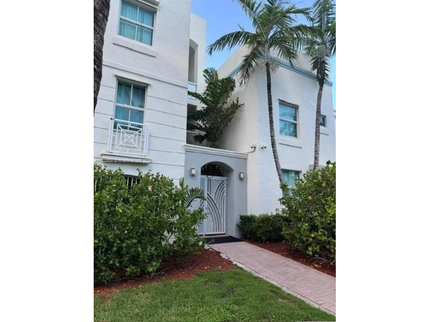 EXCELLENT LOCATION AND OPPORTUNITY. 3/2 CORNER TOWNHOUSE IN - Beach Condo for sale in Surfside, Florida on Beachhouse.com