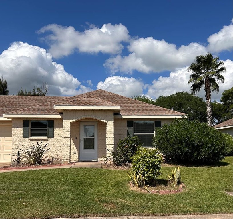 This stunning 2 bed/ 2 bath residence within the SPI Golf - Beach Townhome/Townhouse for sale in Laguna Vista, Texas on Beachhouse.com