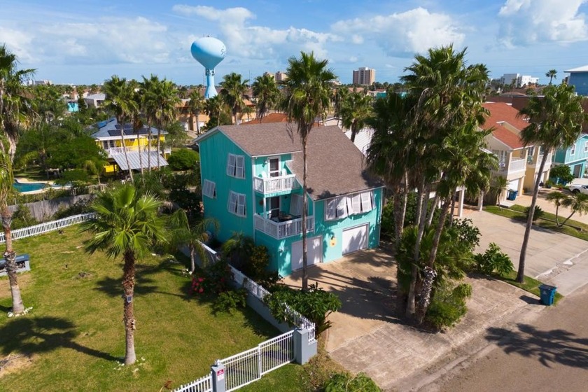 This stunning bay interior home offers the perfect blend of - Beach Home for sale in South Padre Island, Texas on Beachhouse.com