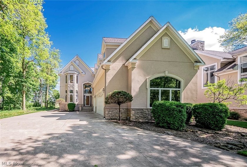Beautiful custom-built home located in the upscale Baycliffs - Beach Home for sale in Lakeside Marblehead, Ohio on Beachhouse.com