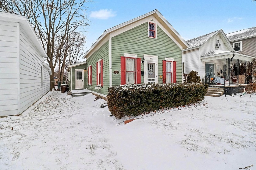 Welcome to this very cute and quaint 3-bedroom, 1-bath home just - Beach Home for sale in Ludington, Michigan on Beachhouse.com