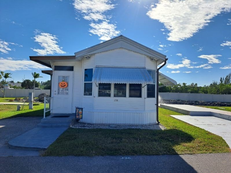 Discover the perfect blend of comfort and convenience in this - Beach Home for sale in Punta Gorda, Florida on Beachhouse.com