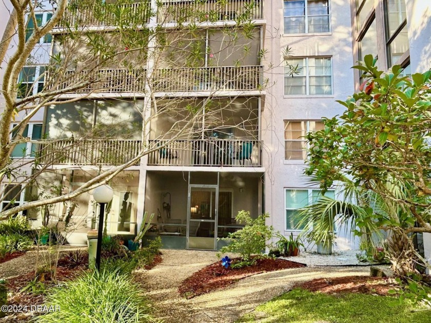 SUPER ORMOND BEACH LOCATION!!! Enjoy this 1 bedroom/1bath condo - Beach Condo for sale in Ormond Beach, Florida on Beachhouse.com