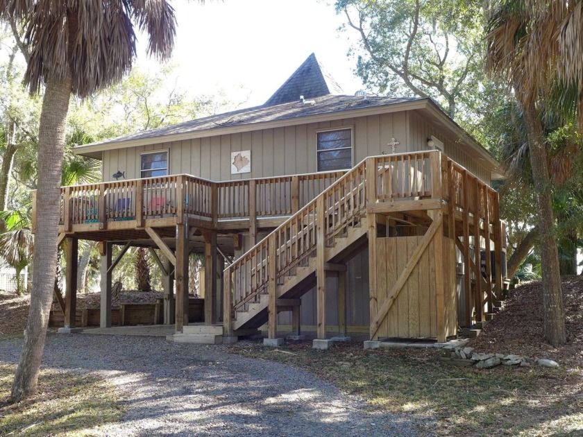 Cozy Edisto cottage situated on a nice wooded lot only a short - Beach Home for sale in Edisto Island, South Carolina on Beachhouse.com
