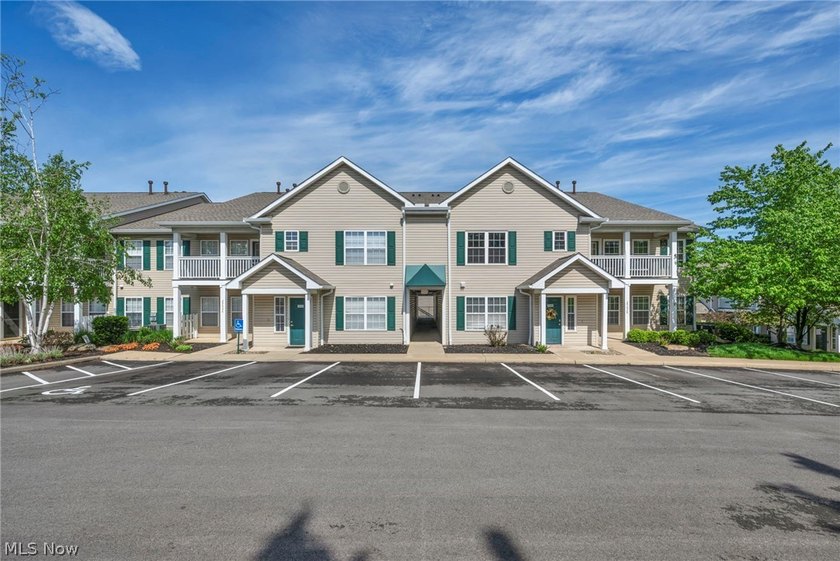 Welcome to the highly sought-after Lenox Creek Condominiums in - Beach Condo for sale in Westlake, Ohio on Beachhouse.com