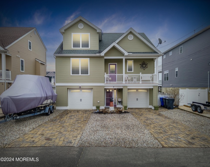 Welcome to the Baywood section of Brick! This 10-year-old - Beach Home for sale in Brick, New Jersey on Beachhouse.com