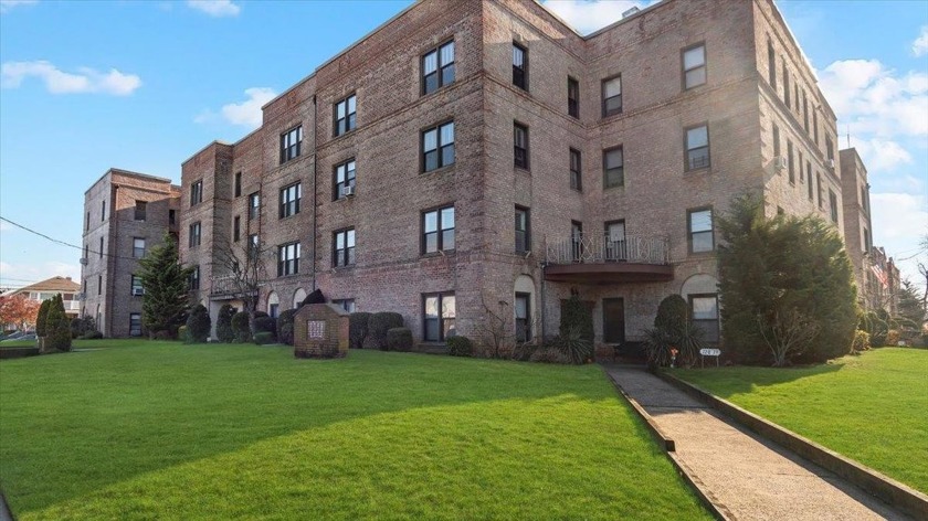 Spend your summer at the beach. Belle Harbor Neighborhood - Beach Home for sale in Rockaway Park, New York on Beachhouse.com