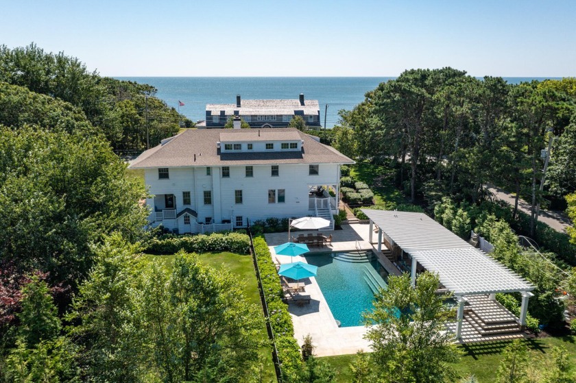 Unique opportunity in the heart of Wianno. 150 Sea View Avenue - Beach Home for sale in Osterville, Massachusetts on Beachhouse.com