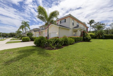 Beautiful 3 bedroom 2 bath furnished, end unit townhome, with - Beach Townhome/Townhouse for sale in Fort Pierce, Florida on Beachhouse.com