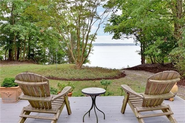 RARE James River Waterfront Opportunity in First Colony! Welcome - Beach Home for sale in Williamsburg, Virginia on Beachhouse.com