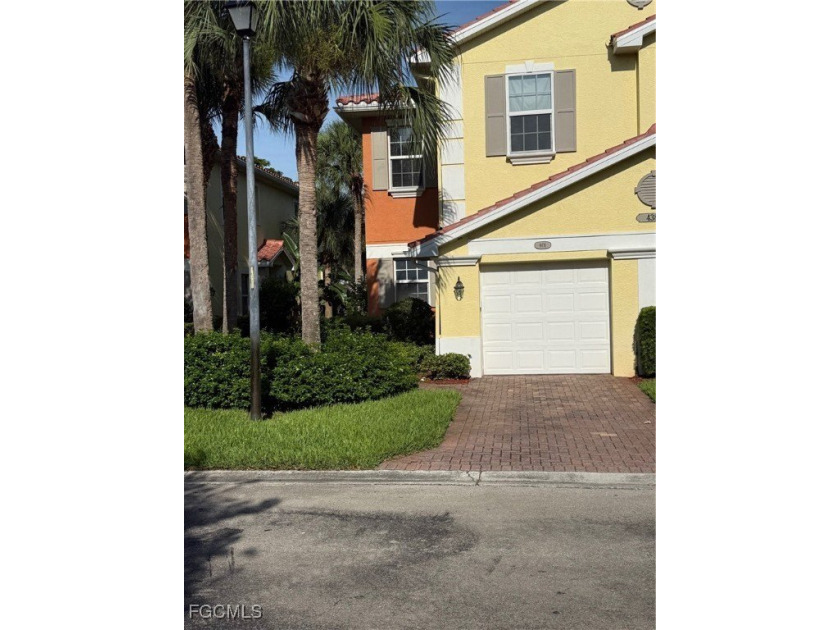 Townhome in Prime Fort Myers Location - 3 Bed | 2.5 Bath Welcome - Beach Townhome/Townhouse for sale in Fort Myers, Florida on Beachhouse.com