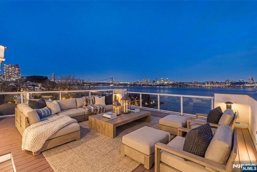 Welcome to an exceptional urban retreat aEUR* a light-filled - Beach Home for sale in Edgewater, New Jersey on Beachhouse.com