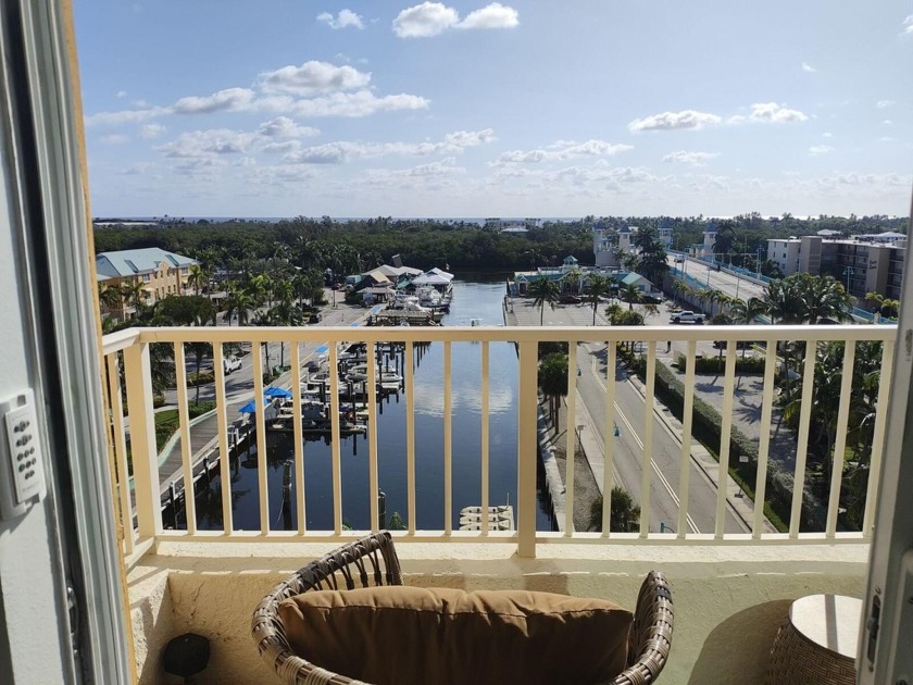 Immaculate fully renovated 1 bedroom and 1 bath Penthouse with a - Beach Condo for sale in Boynton Beach, Florida on Beachhouse.com