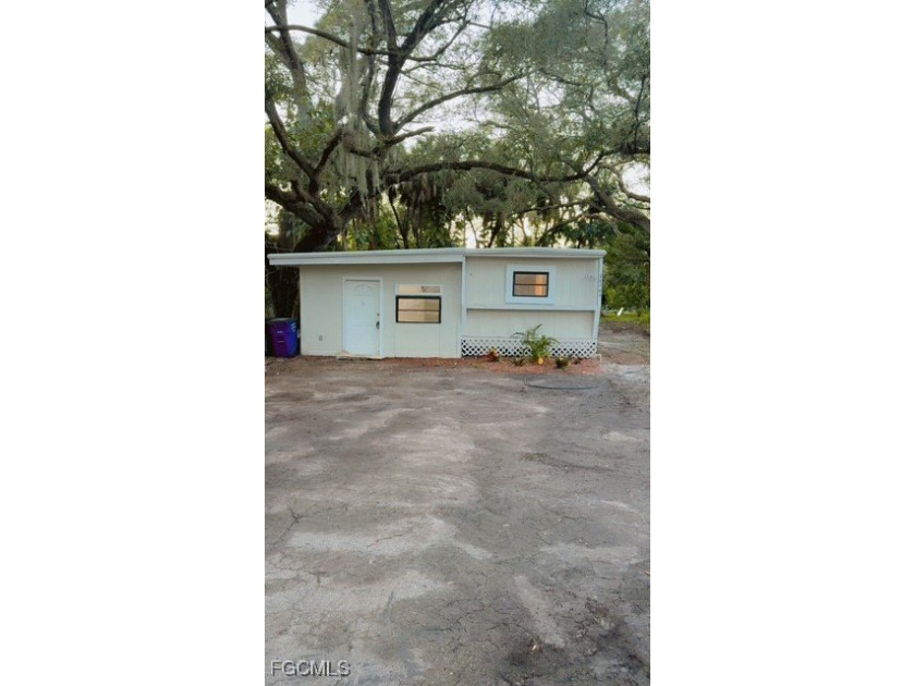 GORGEOUS HOME IN THE HEART OF BONITA SPRINGS, NICE LARGE LOT - Beach Home for sale in Bonita Springs, Florida on Beachhouse.com