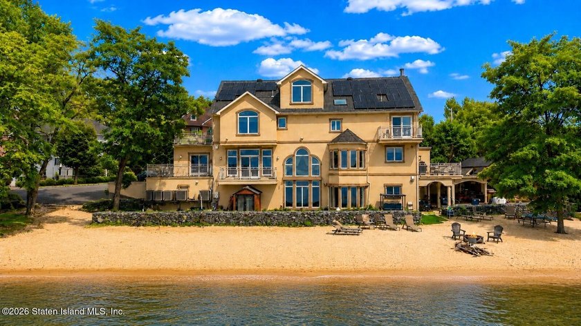 Exceptional waterfront estate with private dock and over 700 - Beach Home for sale in Staten Island, New York on Beachhouse.com