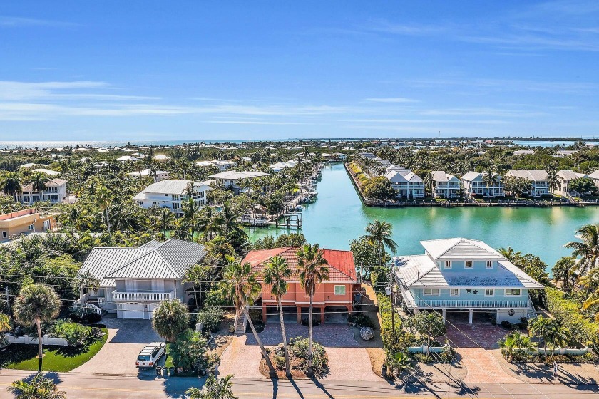 Do you have a large family or love to entertain, no problem this - Beach Home for sale in Duck Key, Florida on Beachhouse.com