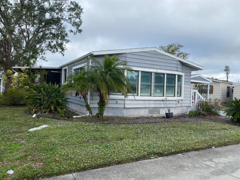 Beautiful 2 bedroom/ 2 bath home, furnished- located on a large - Beach Home for sale in Ellenton, Florida on Beachhouse.com