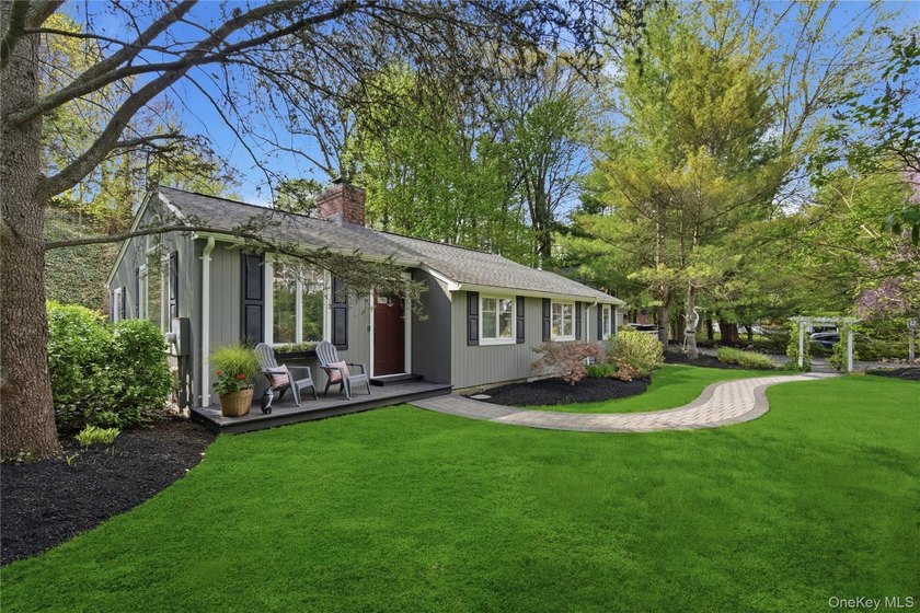 Private retreat nestles close to the beach in Huntington Bay - Beach Home for sale in Huntington Bay, New York on Beachhouse.com