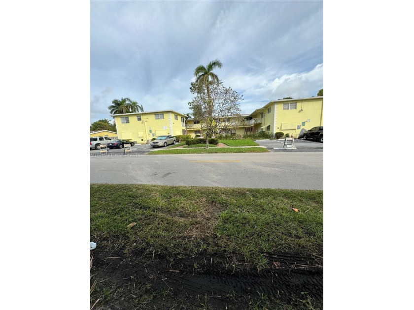 Welcome to your cozy 1 bedroom, 1 bathroom apartment at 1501 - Beach Other for sale in Hollywood, Florida on Beachhouse.com