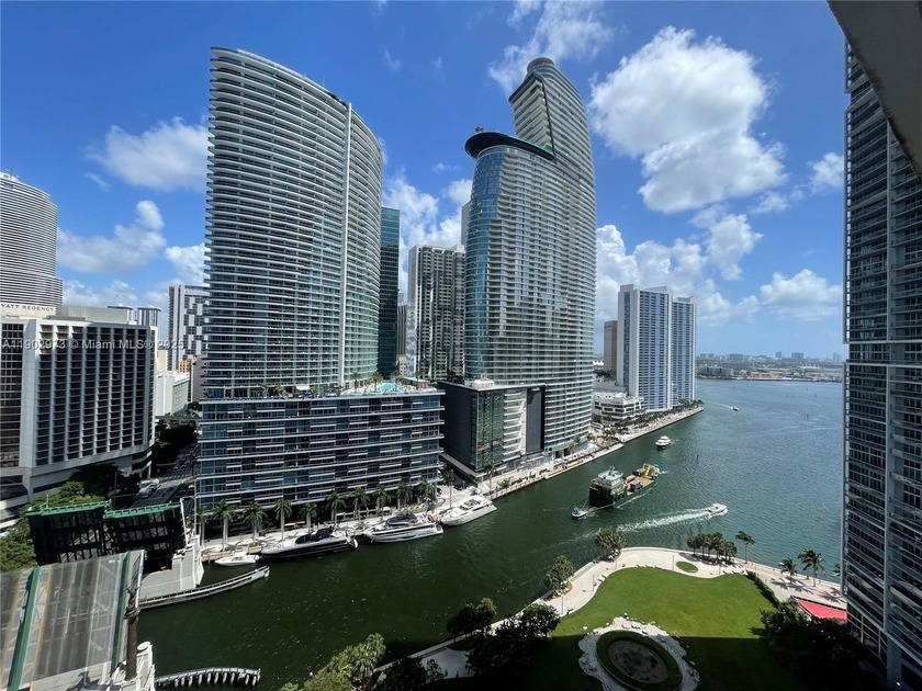 5-star amenities come with this 1BR/1BR apartment. A panoramic - Beach Condo for sale in Miami, Florida on Beachhouse.com