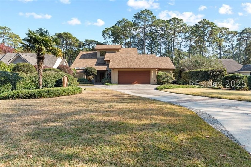 Beautifully maintained 3-bedroom, 3-full/2-half bath home in - Beach Home for sale in Hilton Head Island, South Carolina on Beachhouse.com