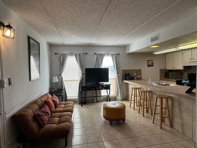 Perfectly located 1bed/1bath condo that is 1/2 a block walking - Beach Condo for sale in South Padre Island, Texas on Beachhouse.com