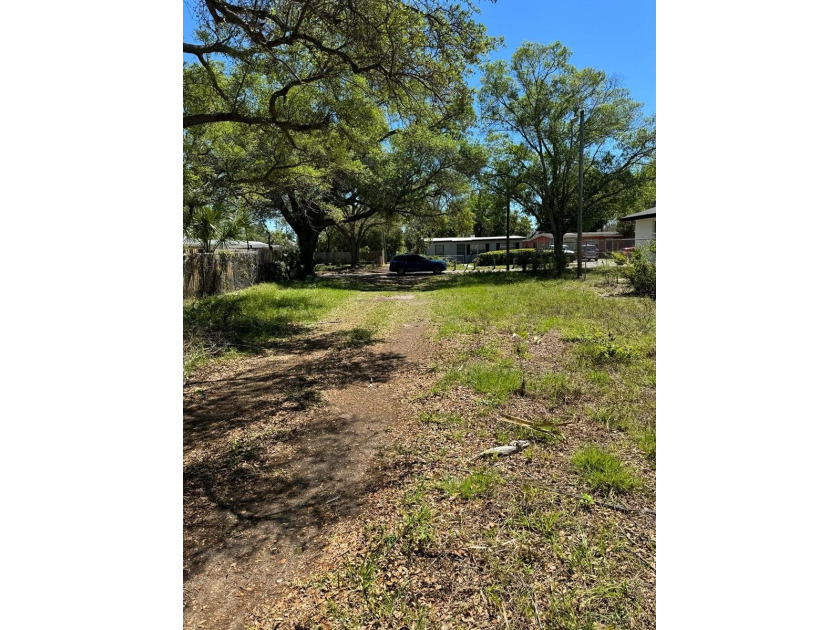 Great opportunity, only 9 minutes away from the beach, this - Beach Lot for sale in St. Petersburg, Florida on Beachhouse.com