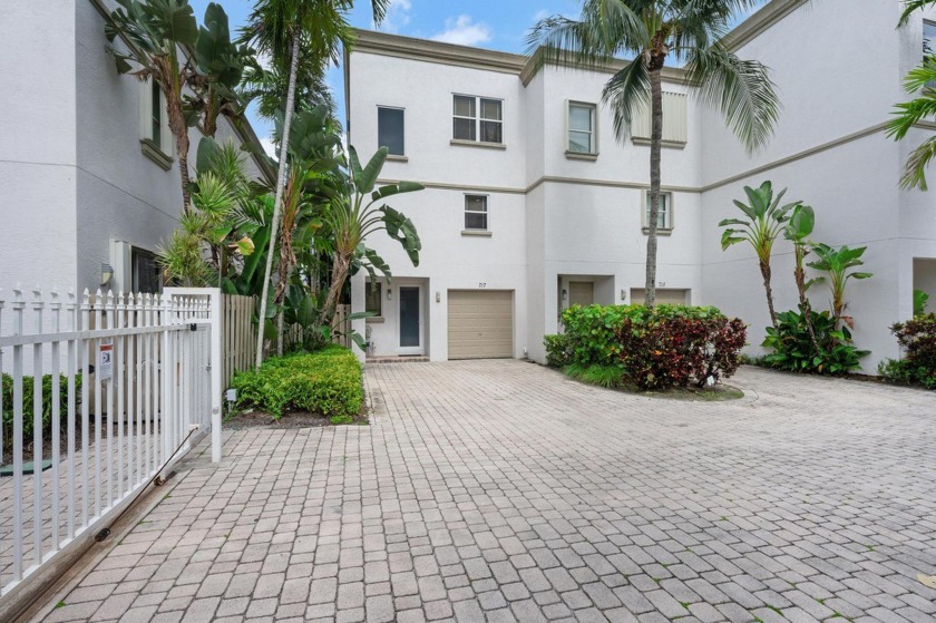 Nestled in the vibrant heart of Fort Lauderdale, FL, this - Beach Townhome/Townhouse for sale in Fort Lauderdale, Florida on Beachhouse.com