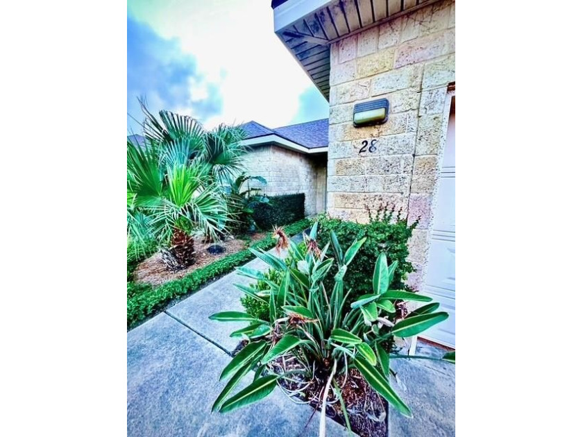 Gorgeous 2 bed/2 bath golf villa with recently updated tile - Beach Townhome/Townhouse for sale in Laguna Vista, Texas on Beachhouse.com