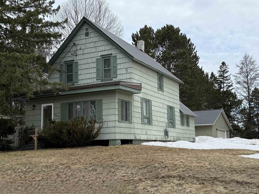 Attractive 3 bedroom, 1.5 bath home located on a deep double - Beach Home for sale in Ironwood, Michigan on Beachhouse.com
