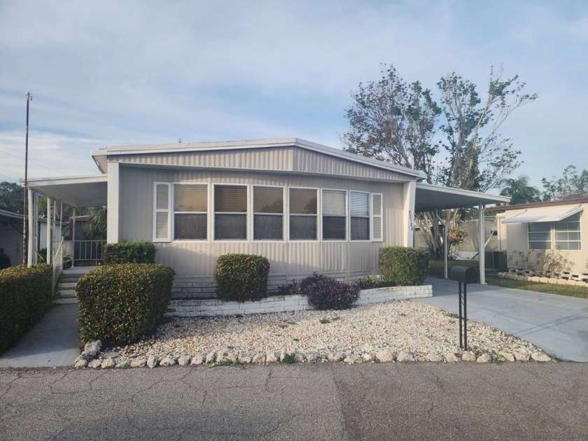 Welcome to this charming manufactured double-wide in a fantastic - Beach Home for sale in Pinellas Park, Florida on Beachhouse.com