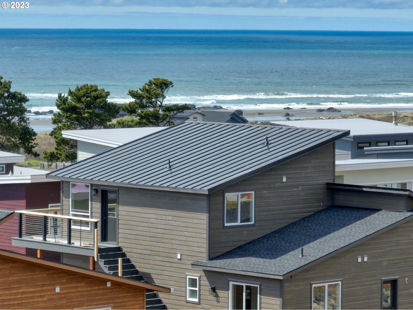 Your BEACH HOUSE awaits you! Where panoramic ocean views blend - Beach Home for sale in Gold Beach, Oregon on Beachhouse.com