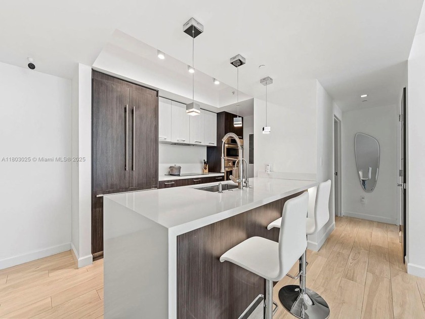 $75,000 in Upgrades. Turnkey luxury,designer-remodeled 1-Bedroom - Beach Condo for sale in Miami, Florida on Beachhouse.com