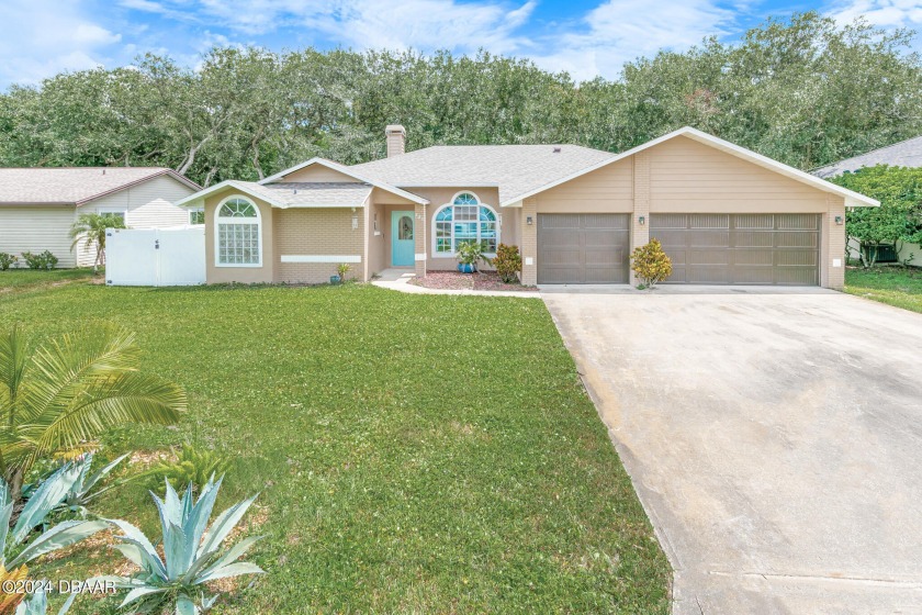 BEAUTIFUL 4BR/2BA/3CG CONCRETE BLOCK WITH BRICK FACIA HOME - Beach Home for sale in Ponce Inlet, Florida on Beachhouse.com