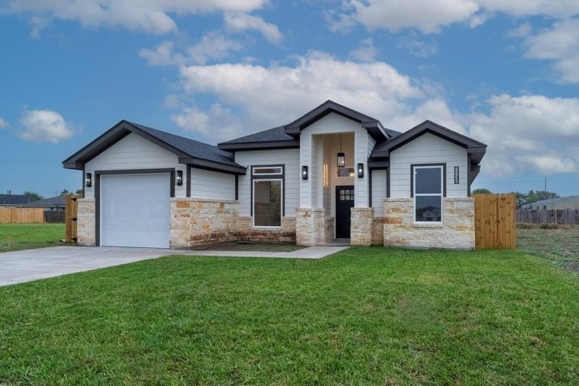 Beautifully built 3-bedroom, 2.5-bath home with a 1-car garage - Beach Home for sale in Port Isabel, Texas on Beachhouse.com