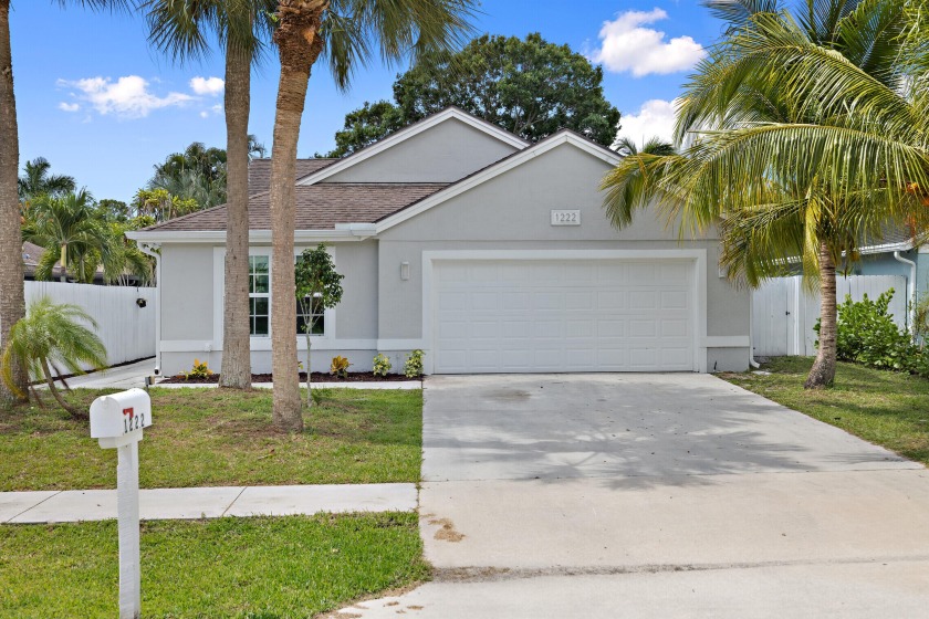Come live in the heart of Jupiter! This beautiful 3/2 - Beach Home for sale in Jupiter, Florida on Beachhouse.com