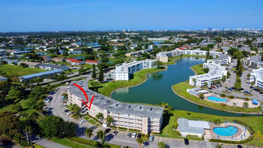Motivated Seller! Elevator right at your door. Easy parking too! - Beach Condo for sale in West Palm Beach, Florida on Beachhouse.com