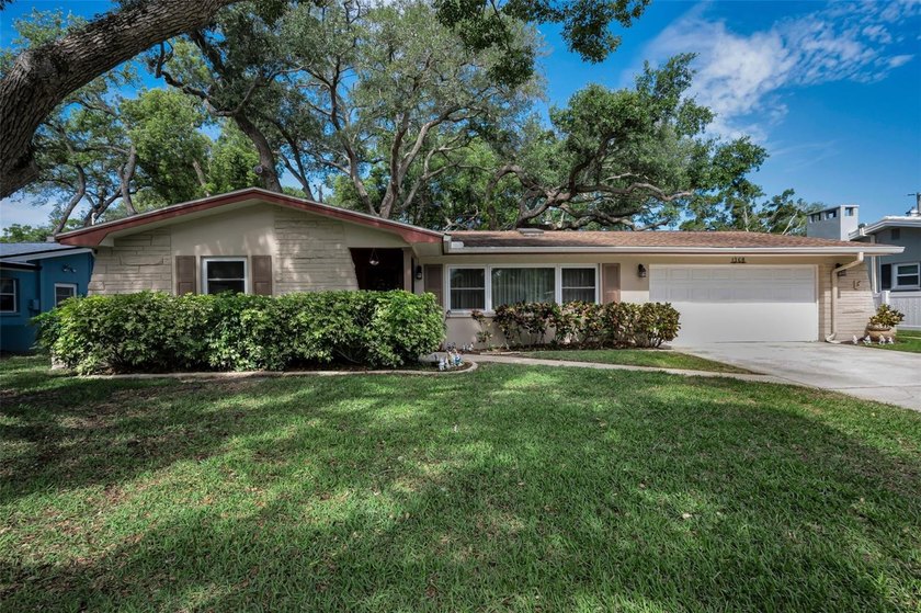 Welcome to desirable Morningside Estates! NO FLOOD ZONE AND - Beach Home for sale in Clearwater, Florida on Beachhouse.com