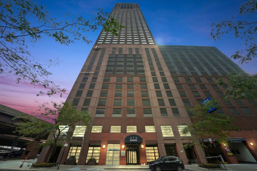 Welcome to the heart of Streeterville! This stunning 17th-floor - Beach Home for sale in Chicago, Illinois on Beachhouse.com