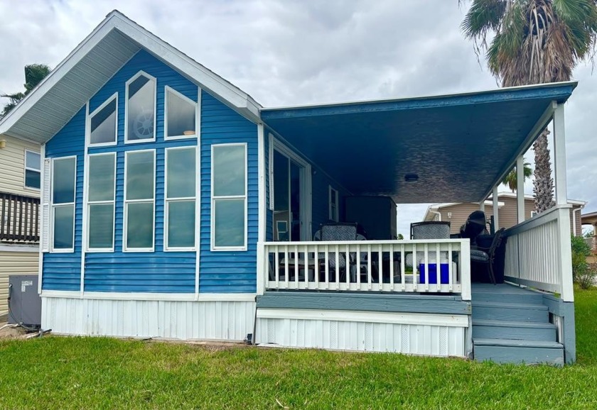 LOCATION..LOCATION..LOCATION!! Cozy 1/1 WATERFRONT home with the - Beach Home for sale in Port Isabel, Texas on Beachhouse.com