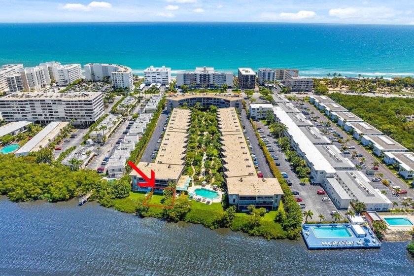 WATERFRONT with PRIVATE BEACH ACCESS! Renovated 2 bedroom condo - Beach Condo for sale in South Palm Beach, Florida on Beachhouse.com