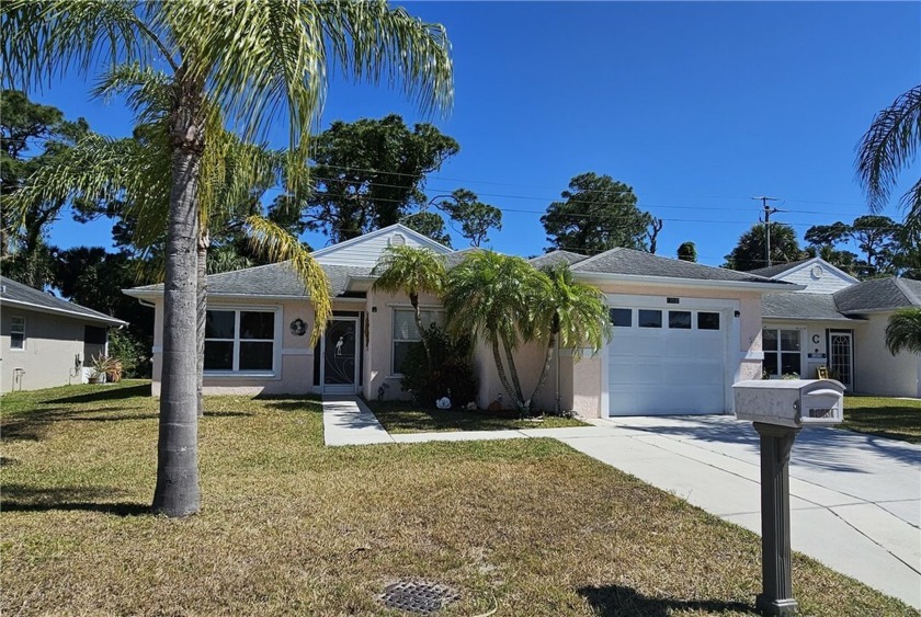 This delightful, well-kept, furnished 2/2 home is ready and - Beach Home for sale in Fort Pierce, Florida on Beachhouse.com