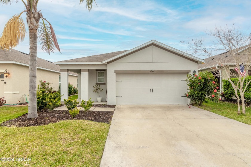 Don't miss this beautiful lake front 2bd/2ba/2cg single family - Beach Home for sale in New Smyrna Beach, Florida on Beachhouse.com