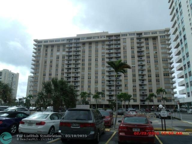 Great opportunity to buy clean blanket waterfront and beach - Beach Condo for sale in Hallandale Beach, Florida on Beachhouse.com