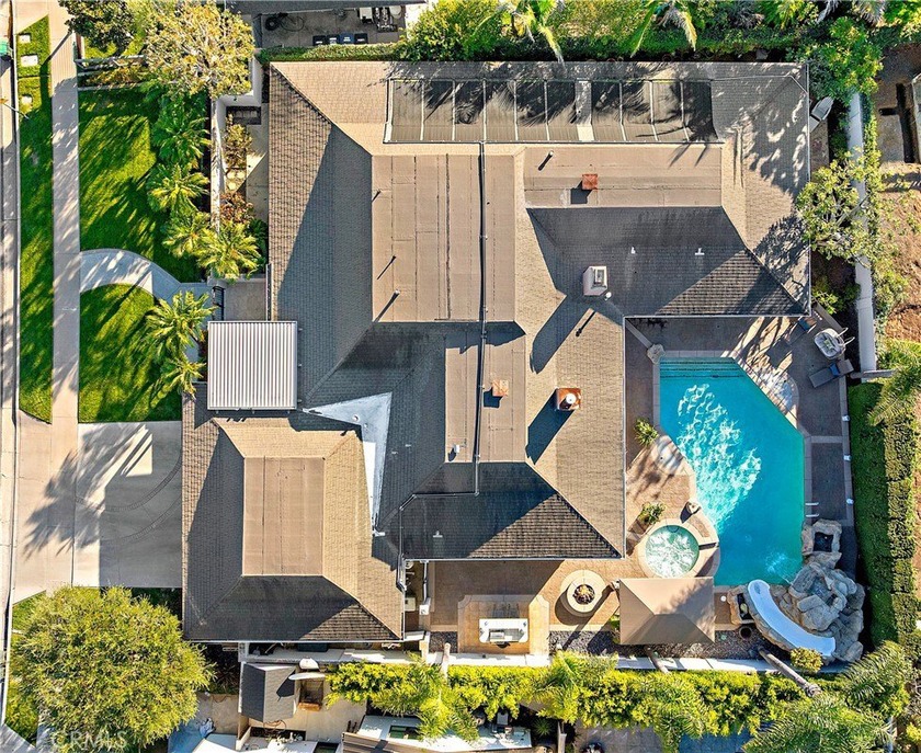 A premier location in Dover Shores, 1423 Santiago has an - Beach Home for sale in Newport Beach, California on Beachhouse.com