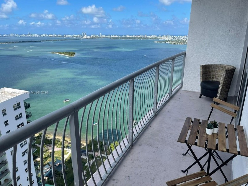 AMAZING CITY VIEW FROM THIS 43RD FLOOR. BRIGHT 1/1 UNIT WITH - Beach Condo for sale in Miami, Florida on Beachhouse.com